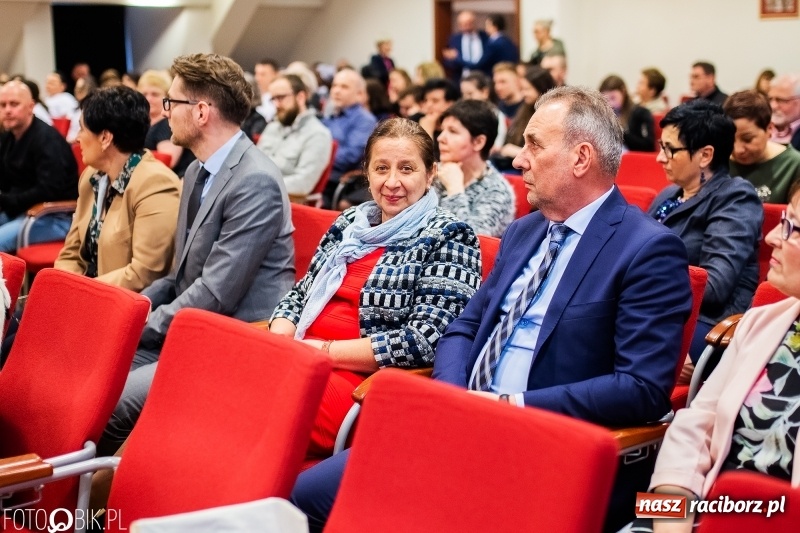 Zdjęcie w galerii na portalu naszraciborz.pl: Czepkowanie na raciborskim zamku. Drugie w historii PWSZ [FOTO i WIDEO] wiadomości z regionu