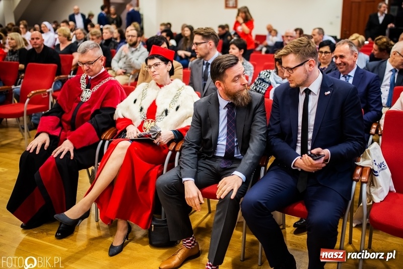 Zdjęcie w galerii na portalu naszraciborz.pl: Czepkowanie na raciborskim zamku. Drugie w historii PWSZ [FOTO i WIDEO] wiadomości z regionu