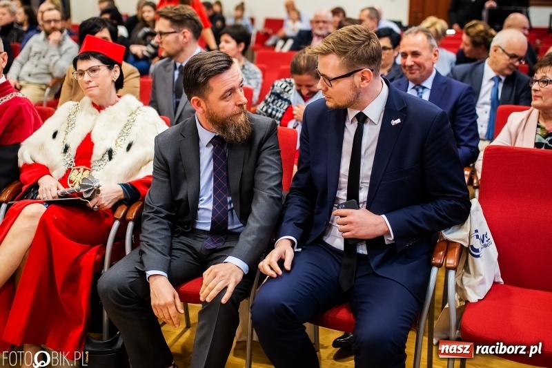 Zdjęcie w galerii na portalu naszraciborz.pl: Czepkowanie na raciborskim zamku. Drugie w historii PWSZ [FOTO i WIDEO] wiadomości z regionu