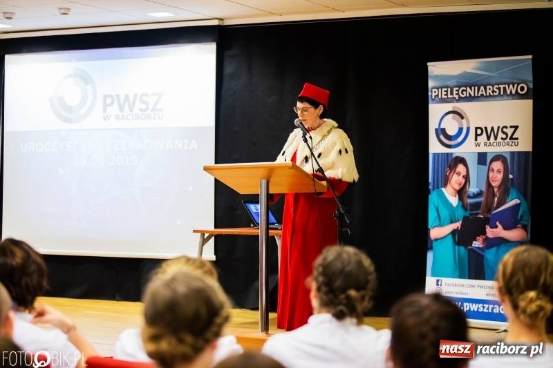 Zdjęcie w galerii na portalu naszraciborz.pl: Czepkowanie na raciborskim zamku. Drugie w historii PWSZ [FOTO i WIDEO] wiadomości z regionu