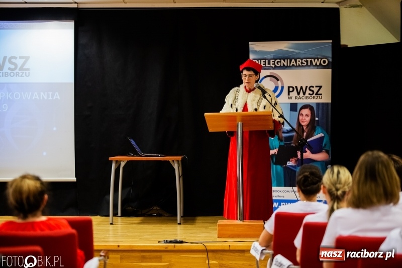 Zdjęcie w galerii na portalu naszraciborz.pl: Czepkowanie na raciborskim zamku. Drugie w historii PWSZ [FOTO i WIDEO] wiadomości z regionu