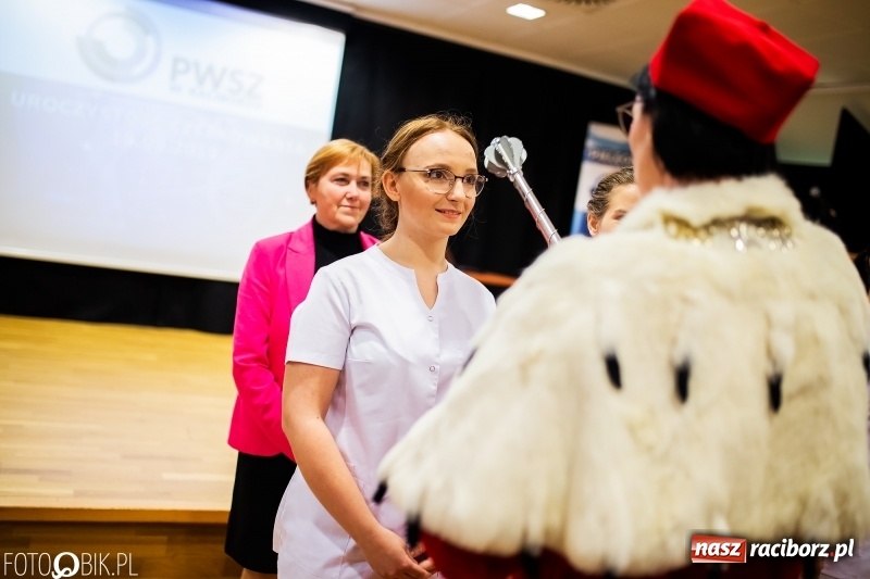 Zdjęcie w galerii na portalu naszraciborz.pl: Czepkowanie na raciborskim zamku. Drugie w historii PWSZ [FOTO i WIDEO] wiadomości z regionu