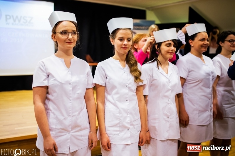 Zdjęcie w galerii na portalu naszraciborz.pl: Czepkowanie na raciborskim zamku. Drugie w historii PWSZ [FOTO i WIDEO] wiadomości z regionu