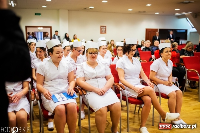 Zdjęcie w galerii na portalu naszraciborz.pl: Czepkowanie na raciborskim zamku. Drugie w historii PWSZ [FOTO i WIDEO] wiadomości z regionu