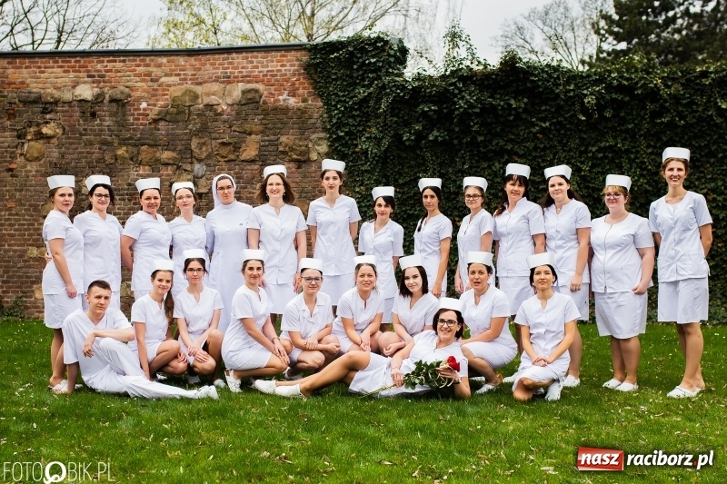 Zdjęcie w galerii na portalu naszraciborz.pl: Czepkowanie na raciborskim zamku. Drugie w historii PWSZ [FOTO i WIDEO] wiadomości z regionu