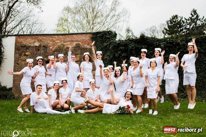 Zdjęcie w galerii na portalu naszraciborz.pl: Czepkowanie na raciborskim zamku. Drugie w historii PWSZ [FOTO i WIDEO] wiadomości z regionu