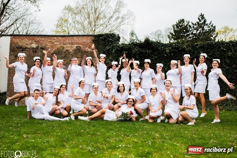 Zdjęcie w galerii na portalu naszraciborz.pl: Czepkowanie na raciborskim zamku. Drugie w historii PWSZ [FOTO i WIDEO] wiadomości z regionu