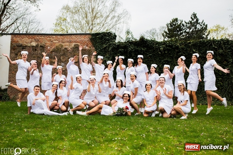 Zdjęcie w galerii na portalu naszraciborz.pl: Czepkowanie na raciborskim zamku. Drugie w historii PWSZ [FOTO i WIDEO] wiadomości z regionu