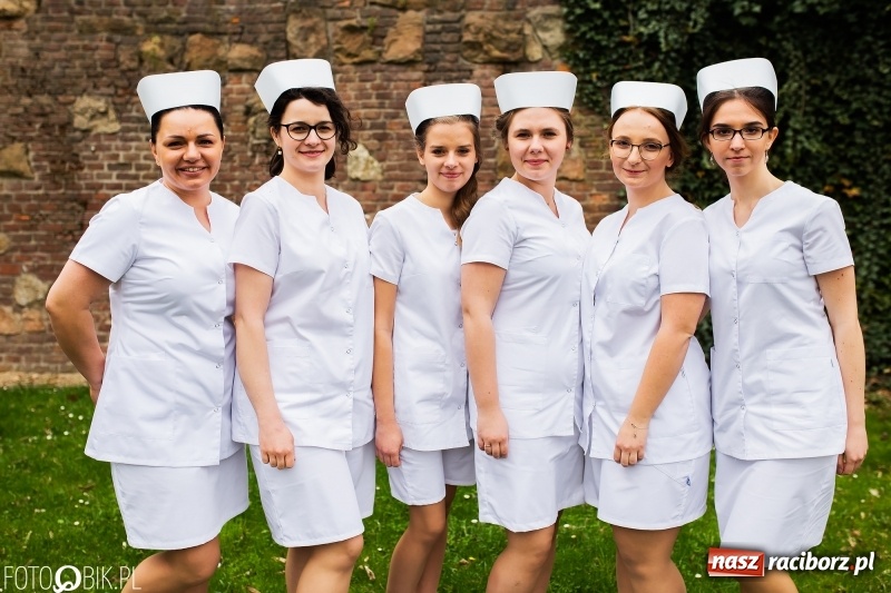 Zdjęcie w galerii na portalu naszraciborz.pl: Czepkowanie na raciborskim zamku. Drugie w historii PWSZ [FOTO i WIDEO] wiadomości z regionu