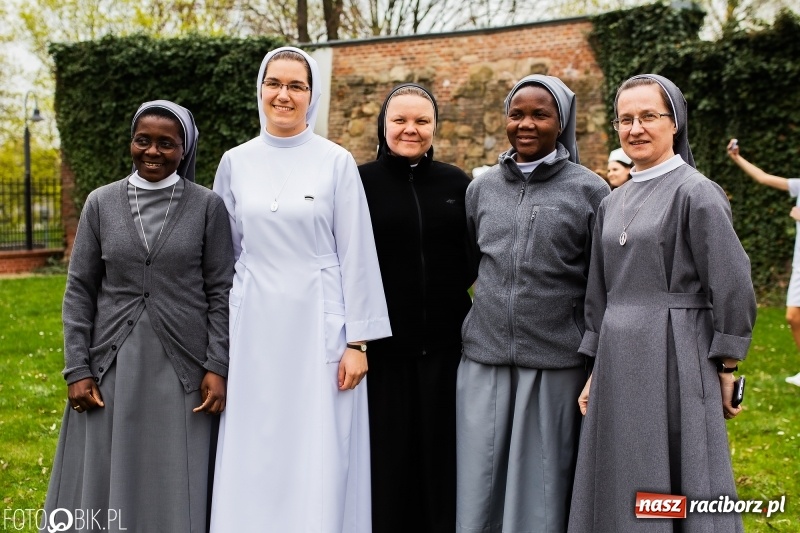 Zdjęcie w galerii na portalu naszraciborz.pl: Czepkowanie na raciborskim zamku. Drugie w historii PWSZ [FOTO i WIDEO] wiadomości z regionu