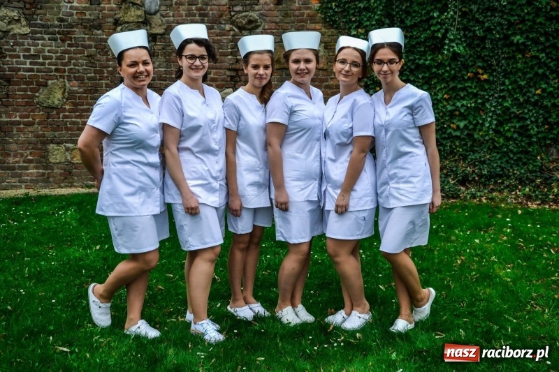 Zdjęcie w galerii na portalu naszraciborz.pl: Czepkowanie na raciborskim zamku. Drugie w historii PWSZ [FOTO i WIDEO] wiadomości z regionu