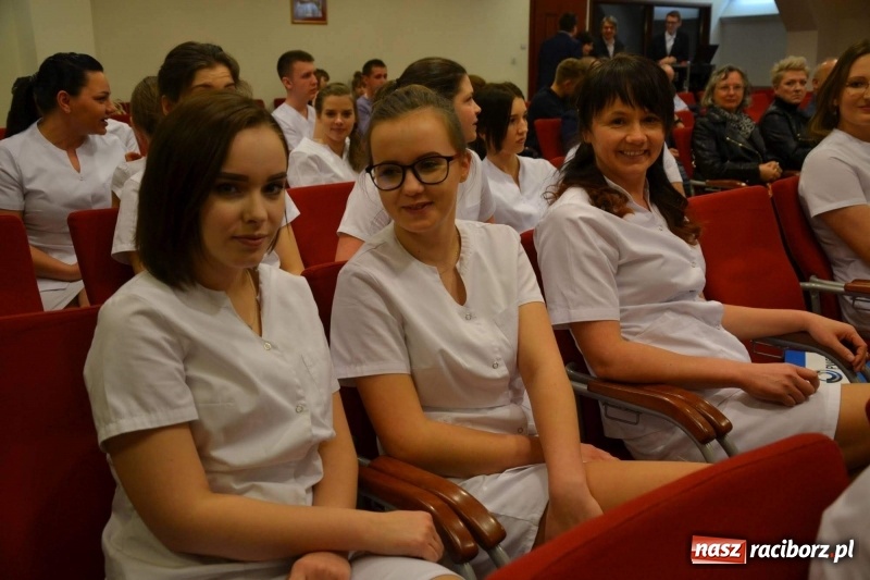 Zdjęcie w galerii na portalu naszraciborz.pl: Czepkowanie na raciborskim zamku. Drugie w historii PWSZ [FOTO i WIDEO] wiadomości z regionu