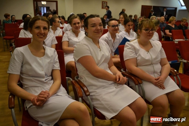 Zdjęcie w galerii na portalu naszraciborz.pl: Czepkowanie na raciborskim zamku. Drugie w historii PWSZ [FOTO i WIDEO] wiadomości z regionu