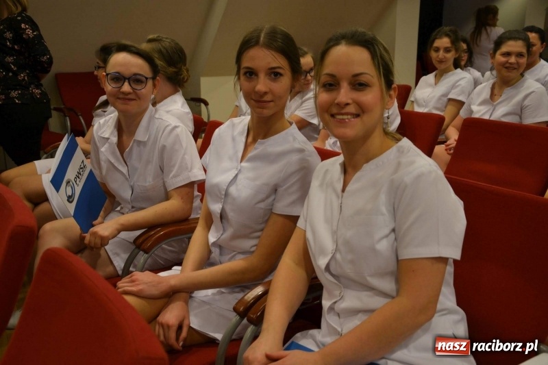 Zdjęcie w galerii na portalu naszraciborz.pl: Czepkowanie na raciborskim zamku. Drugie w historii PWSZ [FOTO i WIDEO] wiadomości z regionu