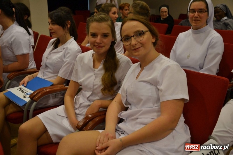 Zdjęcie w galerii na portalu naszraciborz.pl: Czepkowanie na raciborskim zamku. Drugie w historii PWSZ [FOTO i WIDEO] wiadomości z regionu