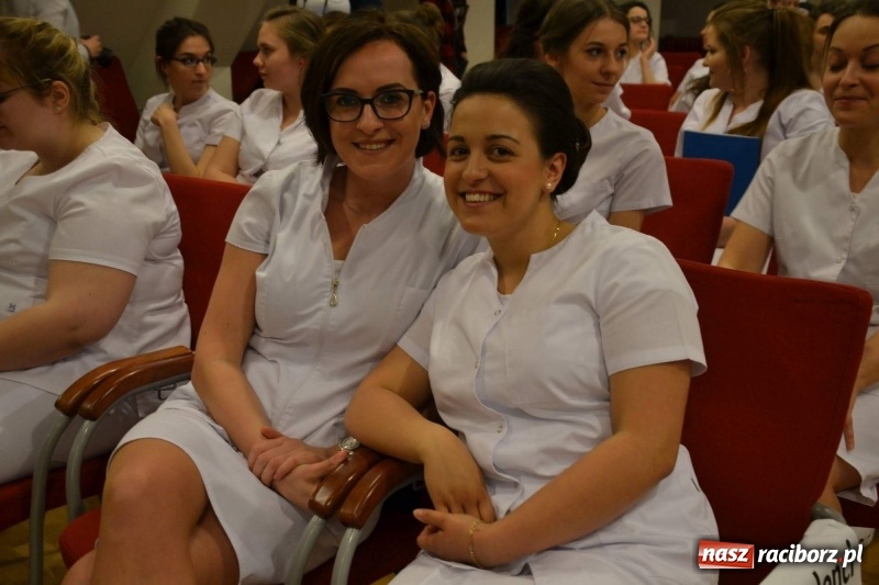 Zdjęcie w galerii na portalu naszraciborz.pl: Czepkowanie na raciborskim zamku. Drugie w historii PWSZ [FOTO i WIDEO] wiadomości z regionu