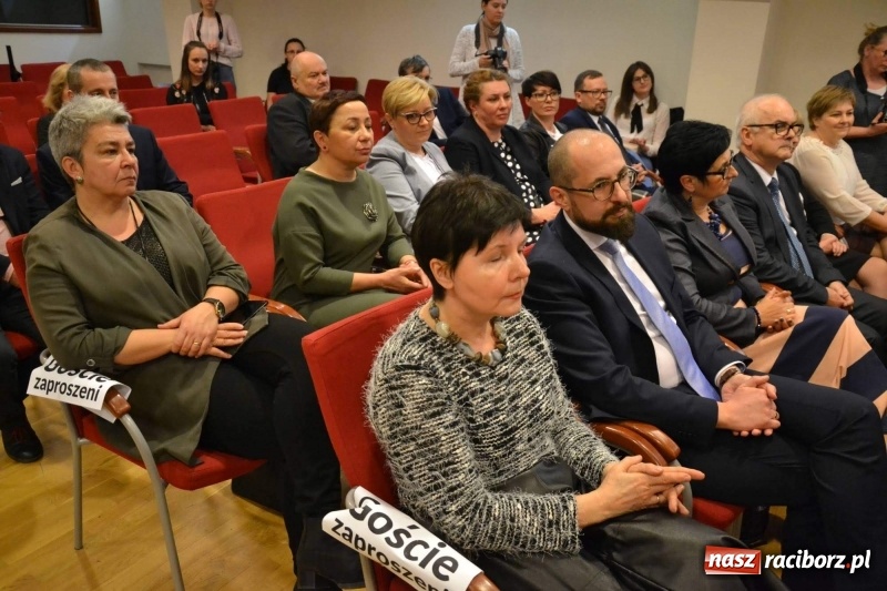 Zdjęcie w galerii na portalu naszraciborz.pl: Czepkowanie na raciborskim zamku. Drugie w historii PWSZ [FOTO i WIDEO] wiadomości z regionu