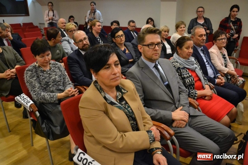 Zdjęcie w galerii na portalu naszraciborz.pl: Czepkowanie na raciborskim zamku. Drugie w historii PWSZ [FOTO i WIDEO] wiadomości z regionu