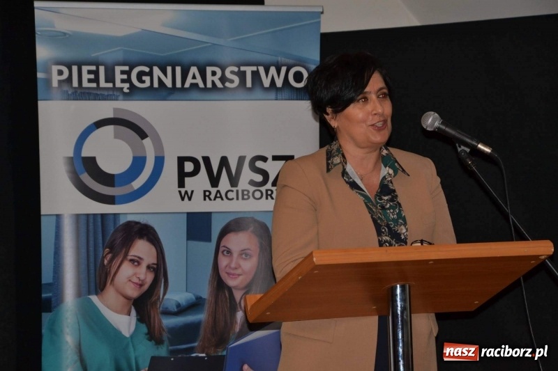 Zdjęcie w galerii na portalu naszraciborz.pl: Czepkowanie na raciborskim zamku. Drugie w historii PWSZ [FOTO i WIDEO] wiadomości z regionu