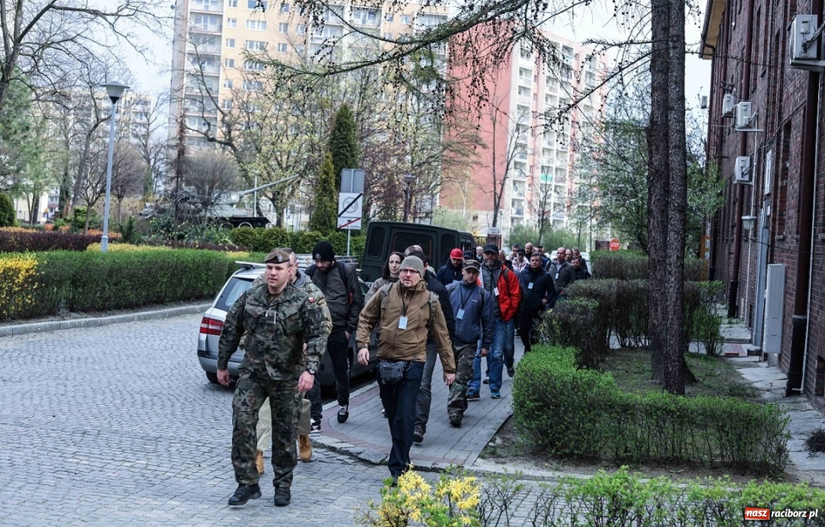 Zdjęcie w galerii na portalu naszraciborz.pl: Blisko tysiąc osób zapoznało się ze służbą w 13 ŚBOT wiadomości z regionu