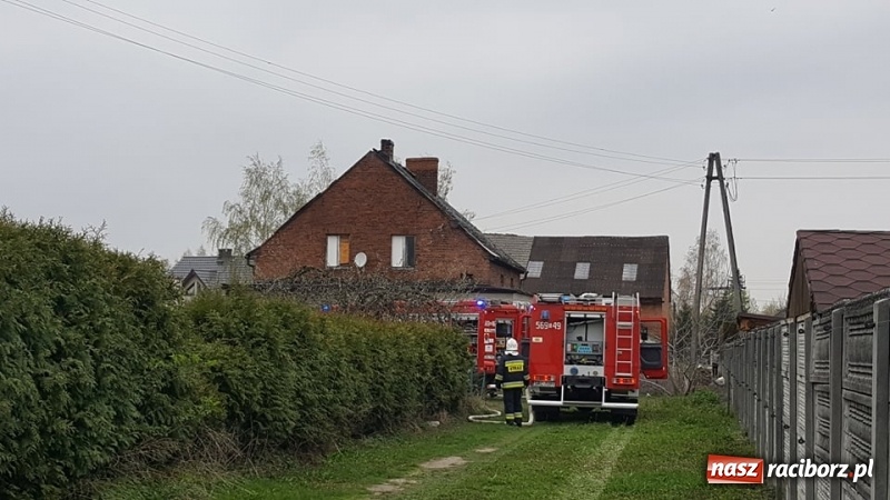 Zdjęcie w galerii na portalu naszraciborz.pl: Pożar dachu budynku na Kolejowej w Krzyżanowicach wiadomości z regionu