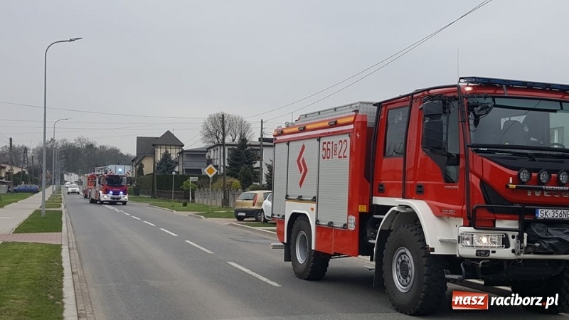 Zdjęcie w galerii na portalu naszraciborz.pl: Pożar dachu budynku na Kolejowej w Krzyżanowicach wiadomości z regionu