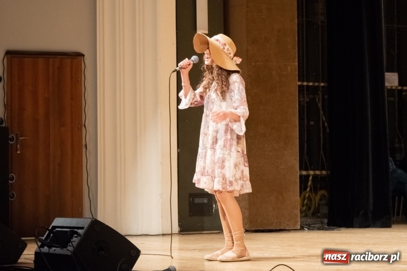 Zdjęcie w galerii na portalu naszraciborz.pl: Eliminacje do Raciborskiej Giełdy Talentów w Raciborskim Centrum Kultury wiadomości z regionu