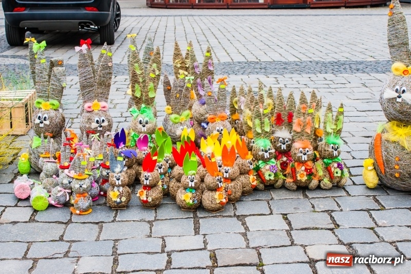 Zdjęcie w galerii na portalu naszraciborz.pl: Na Rynku rozpoczął się raciborski Jarmark Wielkanocny. Potrwa do niedzieli wiadomości z regionu