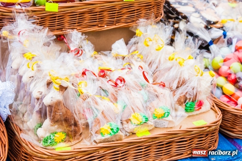 Zdjęcie w galerii na portalu naszraciborz.pl: Na Rynku rozpoczął się raciborski Jarmark Wielkanocny. Potrwa do niedzieli wiadomości z regionu