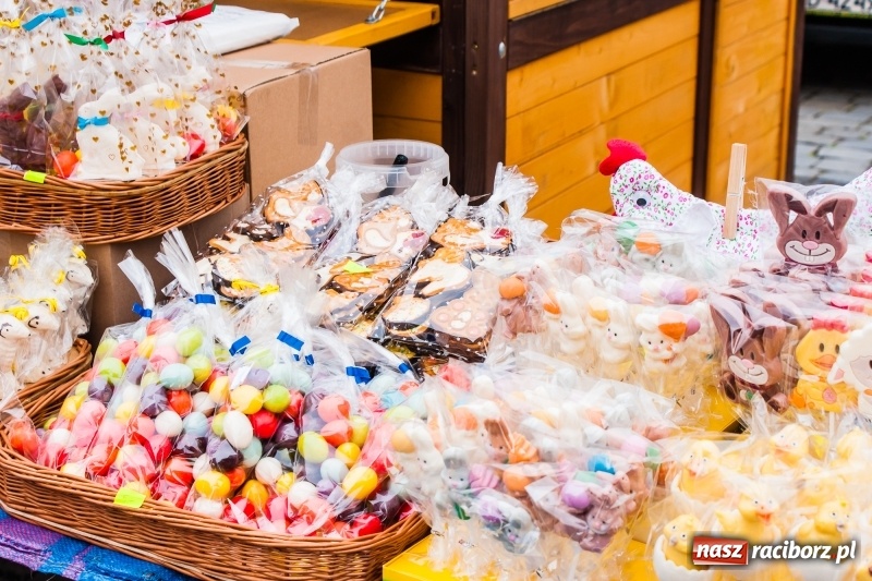 Zdjęcie w galerii na portalu naszraciborz.pl: Na Rynku rozpoczął się raciborski Jarmark Wielkanocny. Potrwa do niedzieli wiadomości z regionu