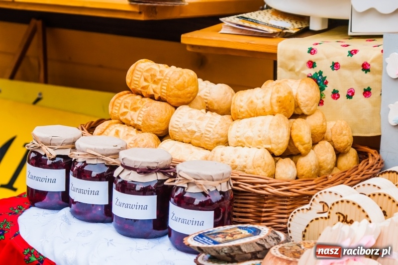 Zdjęcie w galerii na portalu naszraciborz.pl: Na Rynku rozpoczął się raciborski Jarmark Wielkanocny. Potrwa do niedzieli wiadomości z regionu