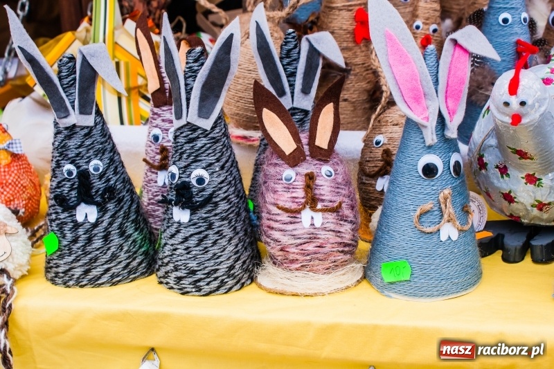 Zdjęcie w galerii na portalu naszraciborz.pl: Na Rynku rozpoczął się raciborski Jarmark Wielkanocny. Potrwa do niedzieli wiadomości z regionu