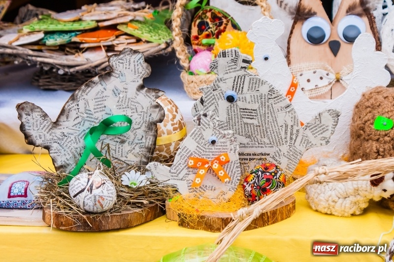 Zdjęcie w galerii na portalu naszraciborz.pl: Na Rynku rozpoczął się raciborski Jarmark Wielkanocny. Potrwa do niedzieli wiadomości z regionu