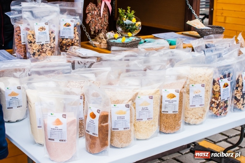 Zdjęcie w galerii na portalu naszraciborz.pl: Na Rynku rozpoczął się raciborski Jarmark Wielkanocny. Potrwa do niedzieli wiadomości z regionu