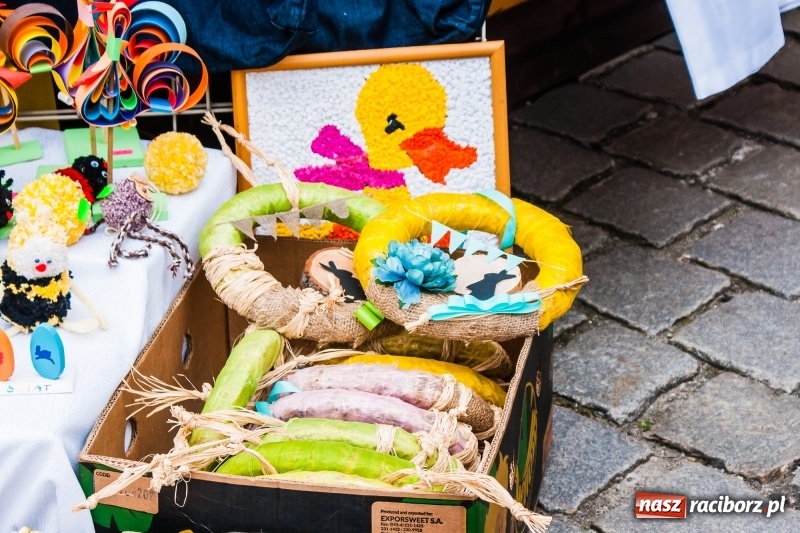 Zdjęcie w galerii na portalu naszraciborz.pl: Na Rynku rozpoczął się raciborski Jarmark Wielkanocny. Potrwa do niedzieli wiadomości z regionu