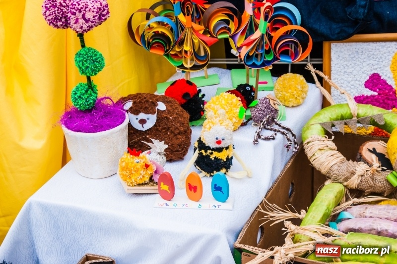 Zdjęcie w galerii na portalu naszraciborz.pl: Na Rynku rozpoczął się raciborski Jarmark Wielkanocny. Potrwa do niedzieli wiadomości z regionu