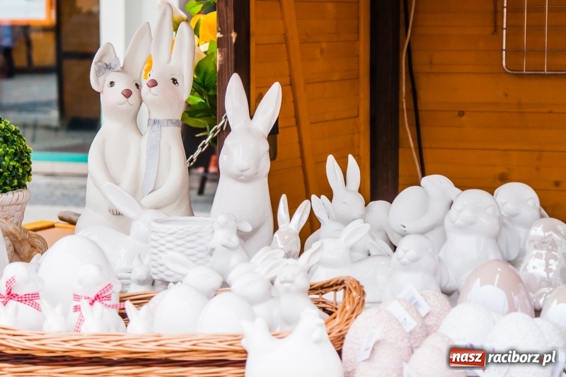 Zdjęcie w galerii na portalu naszraciborz.pl: Na Rynku rozpoczął się raciborski Jarmark Wielkanocny. Potrwa do niedzieli wiadomości z regionu