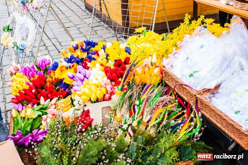 Zdjęcie w galerii na portalu naszraciborz.pl: Na Rynku rozpoczął się raciborski Jarmark Wielkanocny. Potrwa do niedzieli wiadomości z regionu