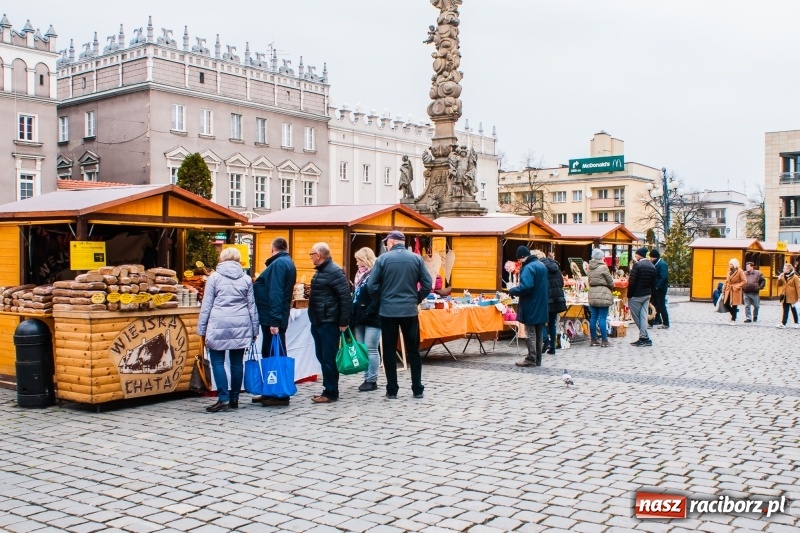 Zdjęcie w galerii na portalu naszraciborz.pl: Na Rynku rozpoczął się raciborski Jarmark Wielkanocny. Potrwa do niedzieli wiadomości z regionu
