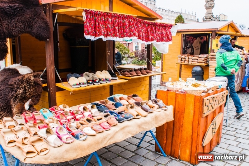 Zdjęcie w galerii na portalu naszraciborz.pl: Na Rynku rozpoczął się raciborski Jarmark Wielkanocny. Potrwa do niedzieli wiadomości z regionu