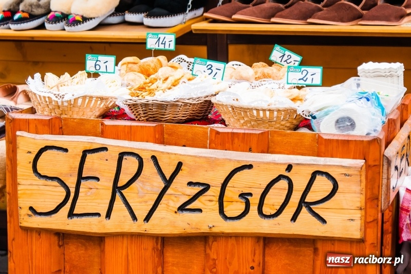 Zdjęcie w galerii na portalu naszraciborz.pl: Na Rynku rozpoczął się raciborski Jarmark Wielkanocny. Potrwa do niedzieli wiadomości z regionu