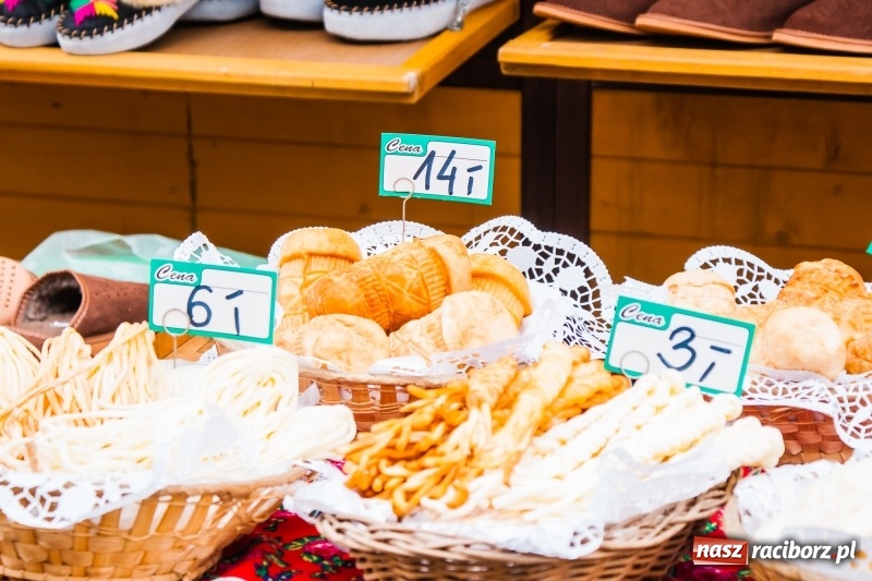Zdjęcie w galerii na portalu naszraciborz.pl: Na Rynku rozpoczął się raciborski Jarmark Wielkanocny. Potrwa do niedzieli wiadomości z regionu