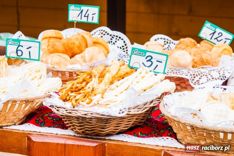 Zdjęcie w galerii na portalu naszraciborz.pl: Na Rynku rozpoczął się raciborski Jarmark Wielkanocny. Potrwa do niedzieli wiadomości z regionu