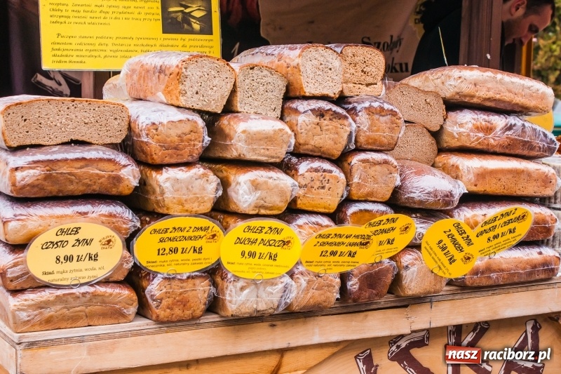 Zdjęcie w galerii na portalu naszraciborz.pl: Na Rynku rozpoczął się raciborski Jarmark Wielkanocny. Potrwa do niedzieli wiadomości z regionu