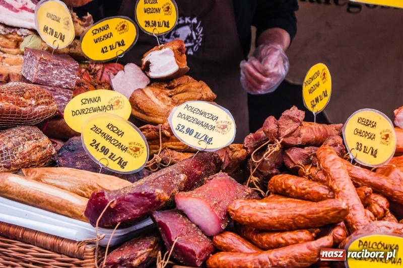 Zdjęcie w galerii na portalu naszraciborz.pl: Na Rynku rozpoczął się raciborski Jarmark Wielkanocny. Potrwa do niedzieli wiadomości z regionu