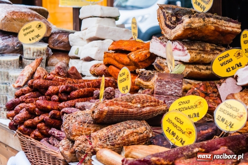 Zdjęcie w galerii na portalu naszraciborz.pl: Na Rynku rozpoczął się raciborski Jarmark Wielkanocny. Potrwa do niedzieli wiadomości z regionu