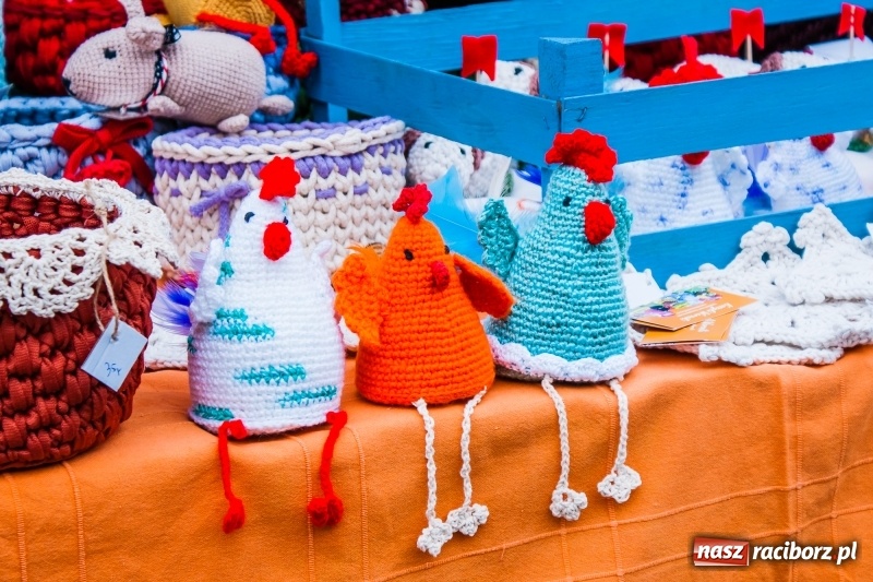 Zdjęcie w galerii na portalu naszraciborz.pl: Na Rynku rozpoczął się raciborski Jarmark Wielkanocny. Potrwa do niedzieli wiadomości z regionu