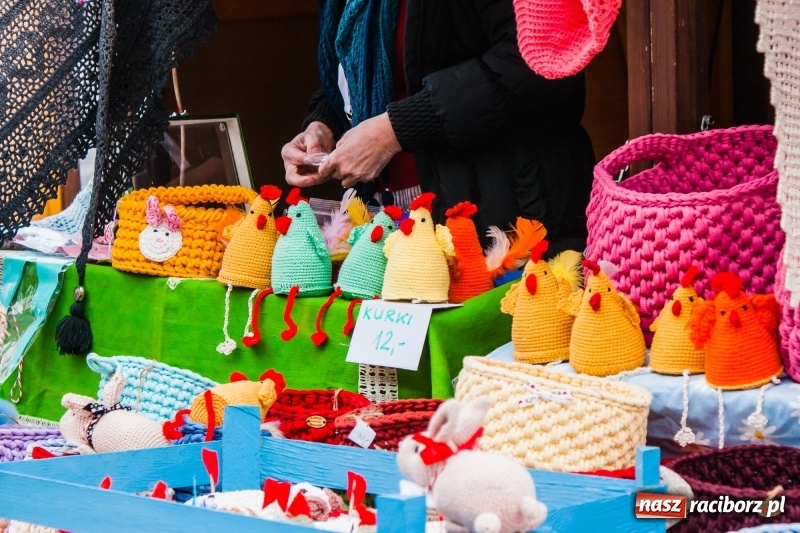 Zdjęcie w galerii na portalu naszraciborz.pl: Na Rynku rozpoczął się raciborski Jarmark Wielkanocny. Potrwa do niedzieli wiadomości z regionu
