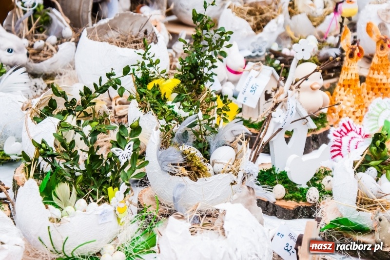 Zdjęcie w galerii na portalu naszraciborz.pl: Na Rynku rozpoczął się raciborski Jarmark Wielkanocny. Potrwa do niedzieli wiadomości z regionu