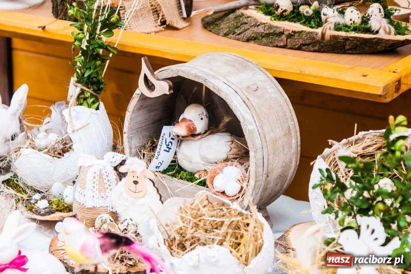 Zdjęcie w galerii na portalu naszraciborz.pl: Na Rynku rozpoczął się raciborski Jarmark Wielkanocny. Potrwa do niedzieli wiadomości z regionu